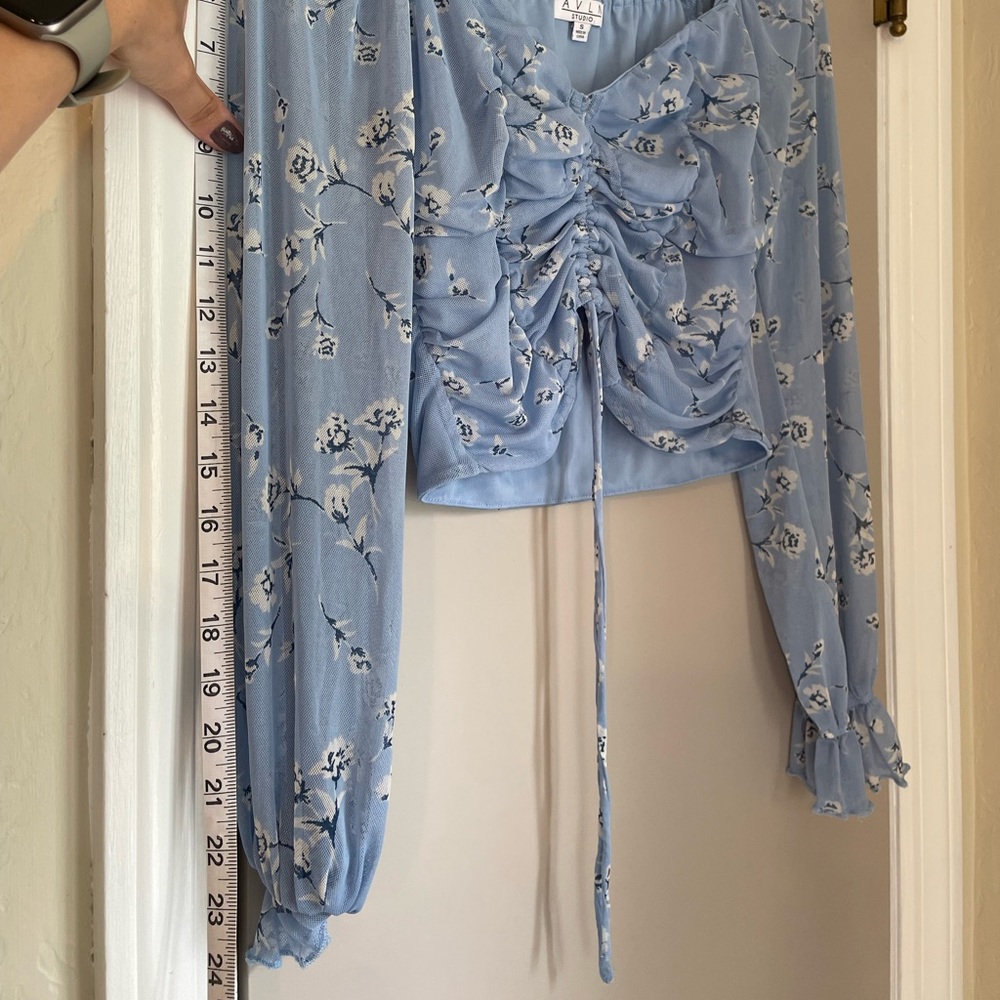 Trendy Ruched Crop Top - Picture 3 of 5